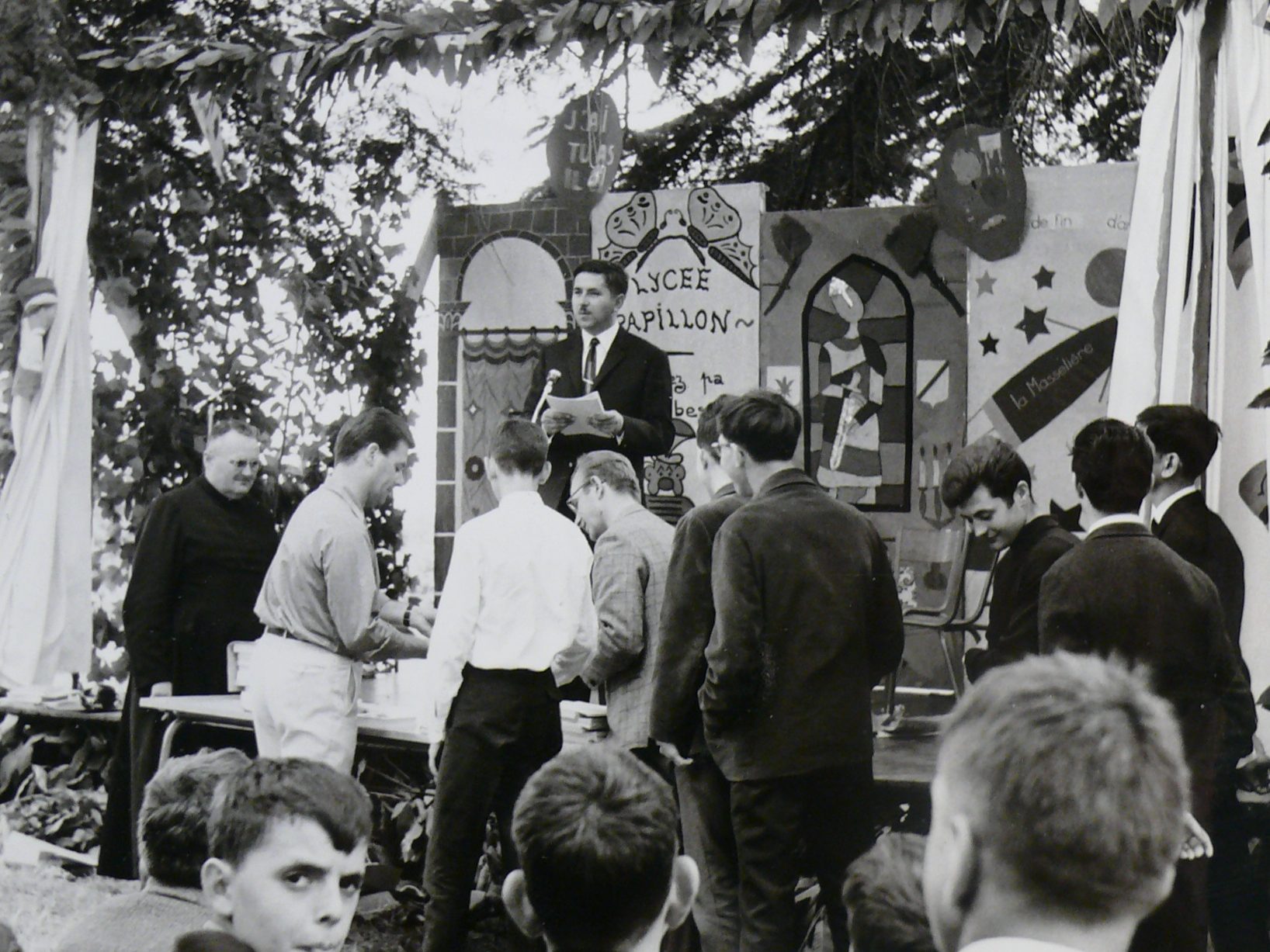 Il s'agit d'une photographie d'une kermesse à la Masselière