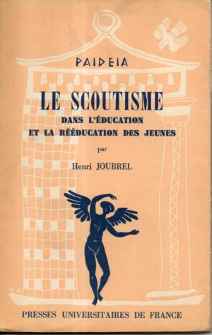 L'illustration est une page de garde d'un livre édité aux Presses Universitaires de France. Écrit par Henri JOUBREL, le livre s'intitule : Le scoutisme dans l'éducation et la rééducation des jeunes.